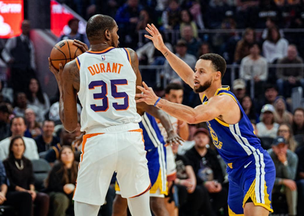 杜兰特在切尔西比赛中问鼎冠军，挺进下一轮引发热议！(杜兰特大伤归来)