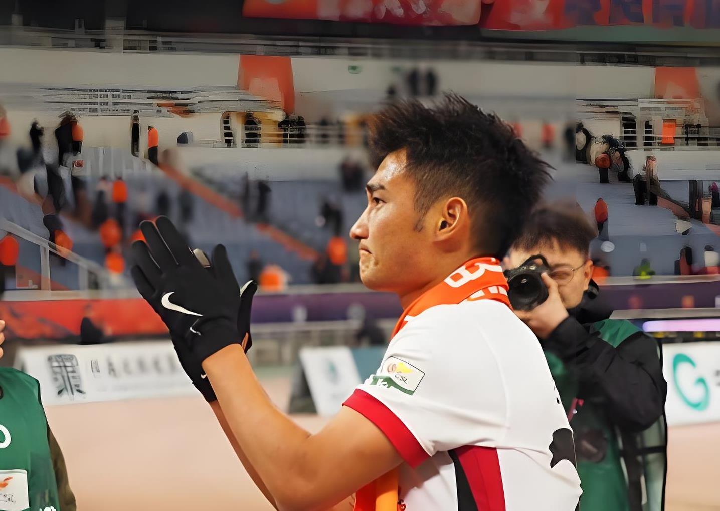 九游体育赛事-泰山景区回应男厕里挤满女性